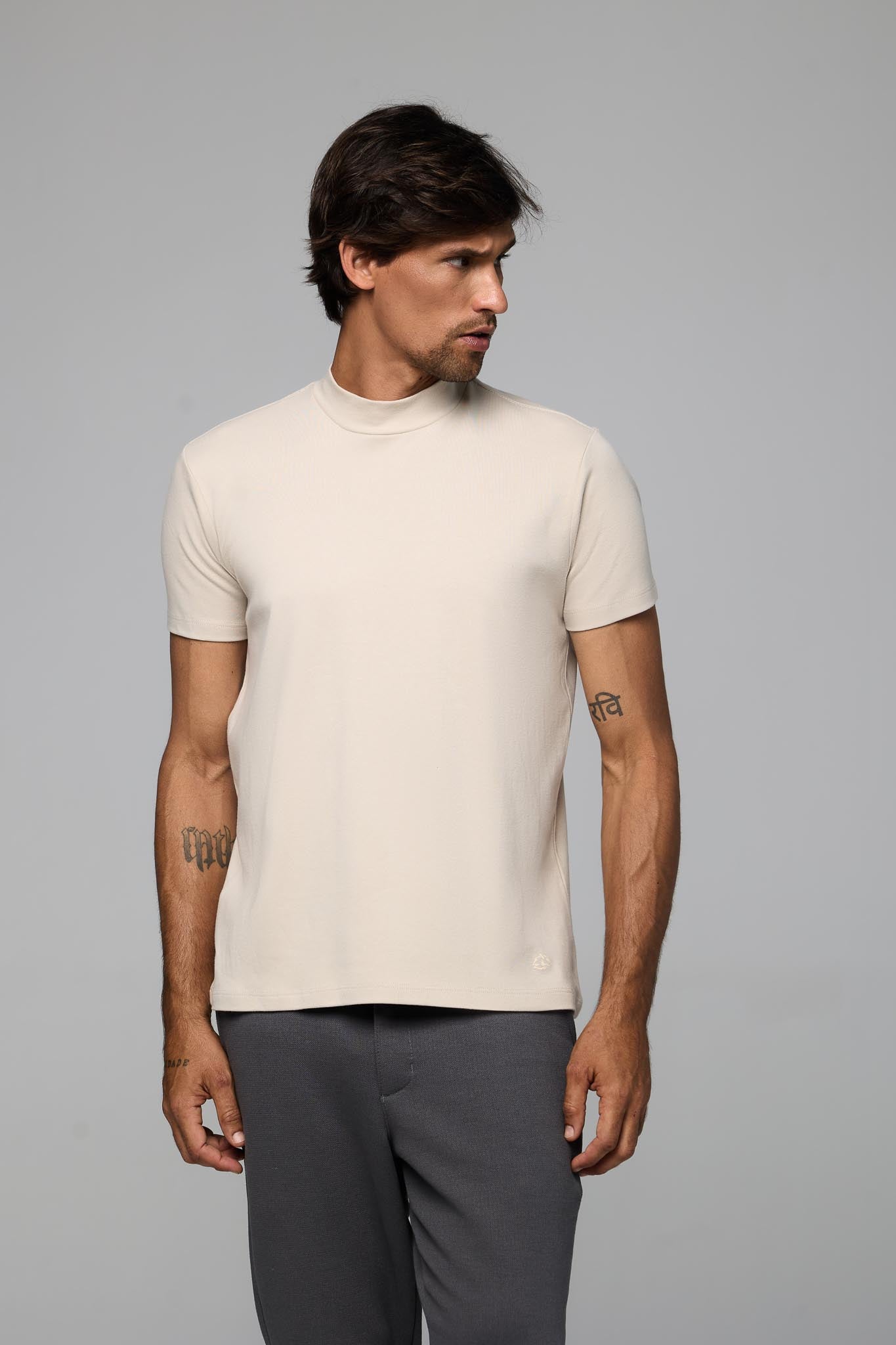 30225- CAMISETA GOLA ROLE SUEDINE
